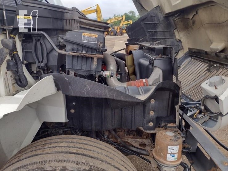 2017-international-durastar-4300-image-22