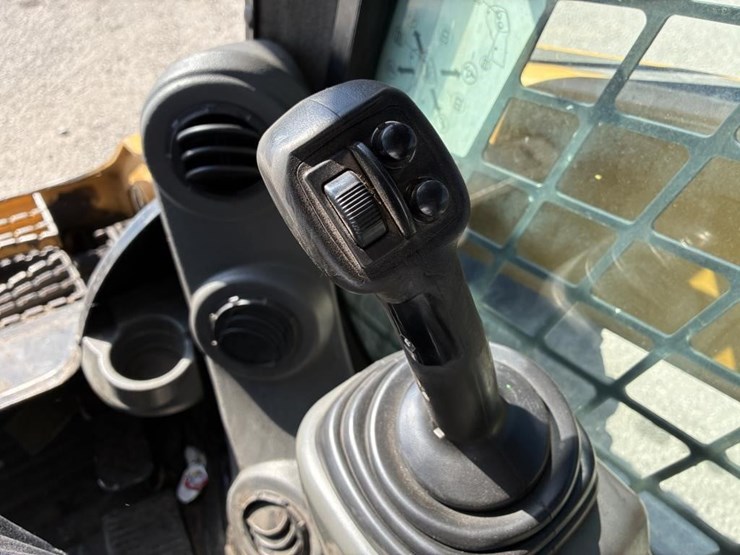 2015-caterpillar-272d-xhp-image-15