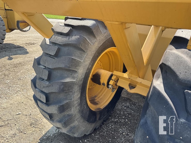 2000-deere-1812c-image-8