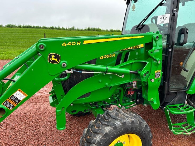 2018-john-deere-4052r-image-24