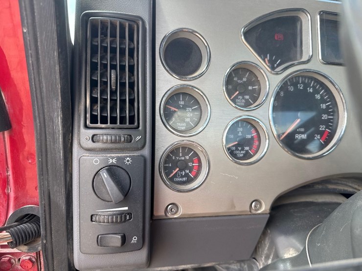 2012-mack-ch613-image-36