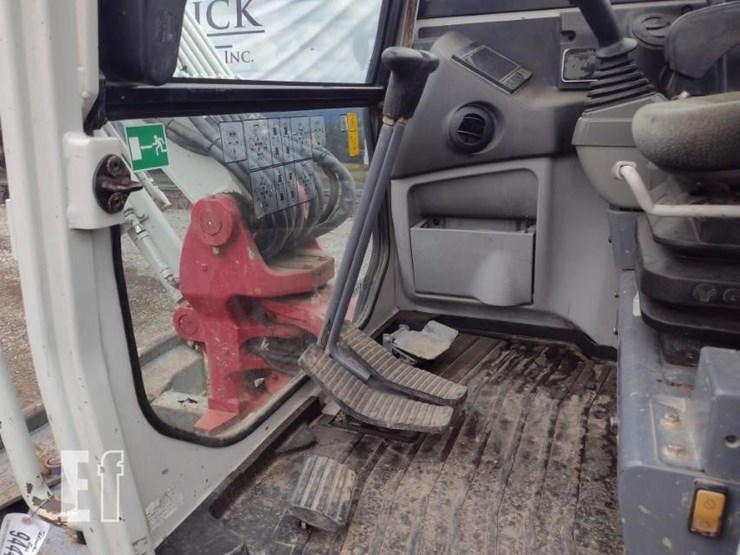 2018-takeuchi-tb260-image-13
