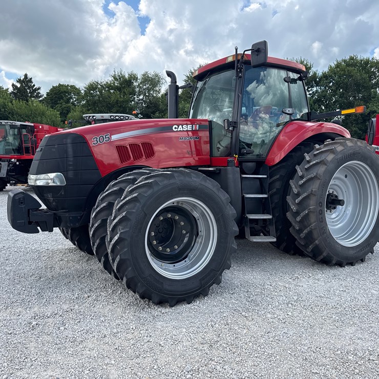 #1066 • Case IH 305 Magnum
