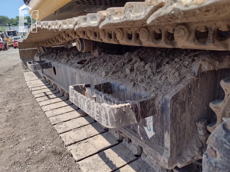 2019-deere-130g-image-34