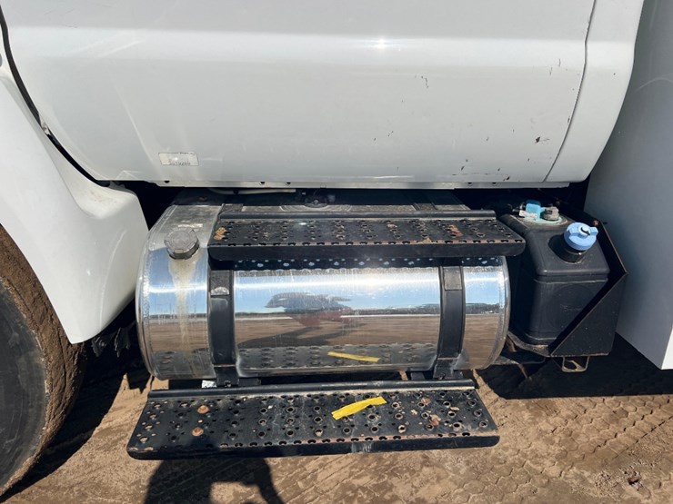 2015-ford-f750-xl-image-11