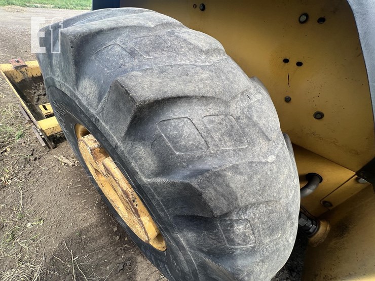 2006-deere-210le-image-11