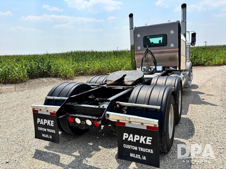 2014-kenworth-w900-image-13