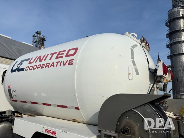2013-peterbilt-337-image-45