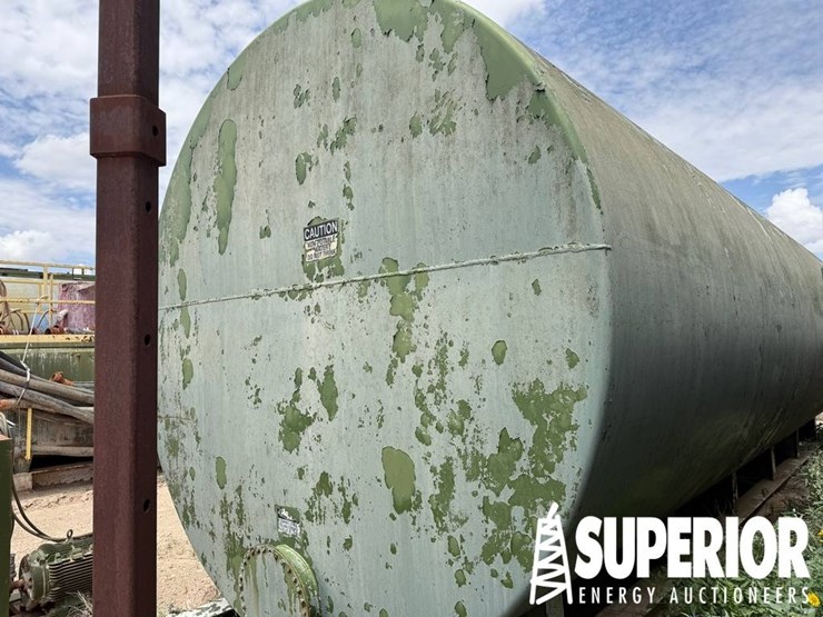 (r18-10)-10'6"dia-x-33'l-water-tank,-w/-4'l-porch,-image-3