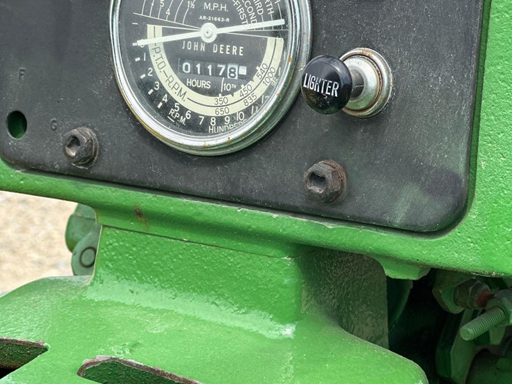john-deere-520-image-11