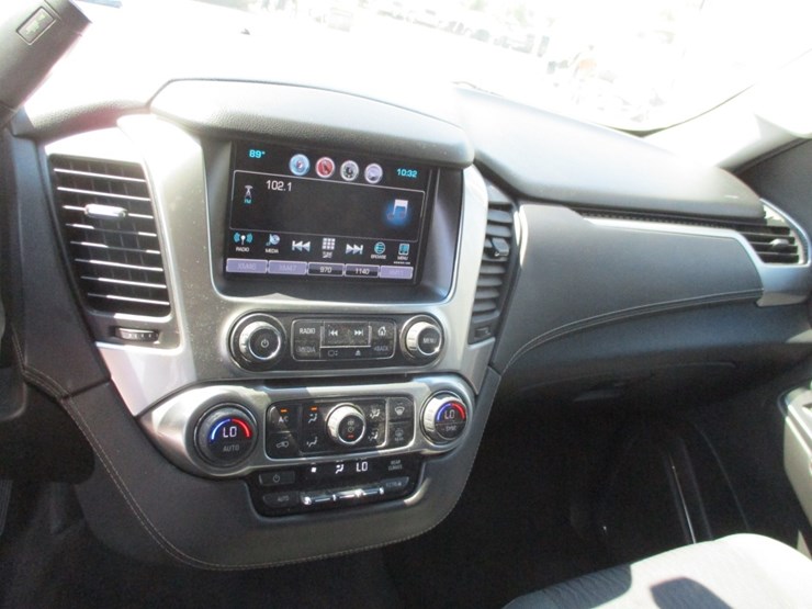 2016-chevrolet-tahoe-ls-image-9