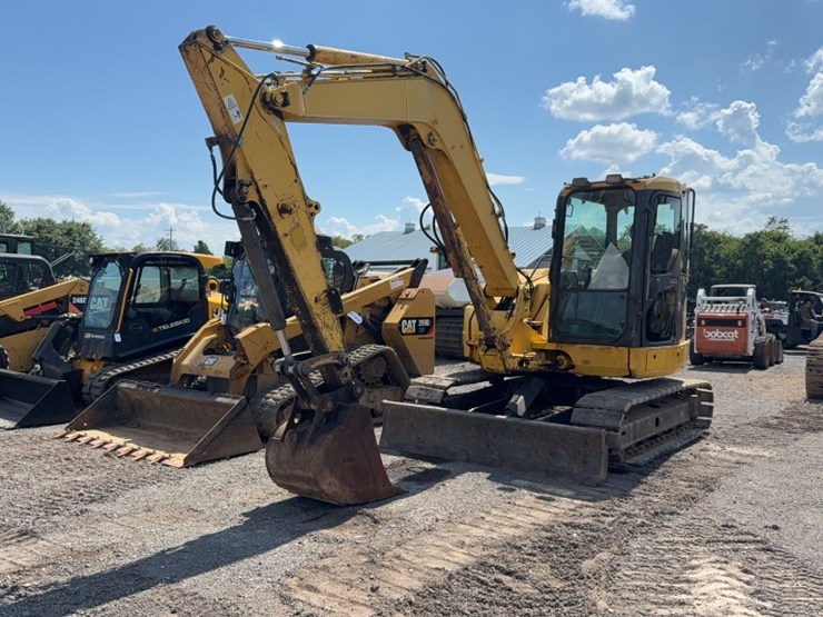 2011-komatsu-pc88mr-8-image-1