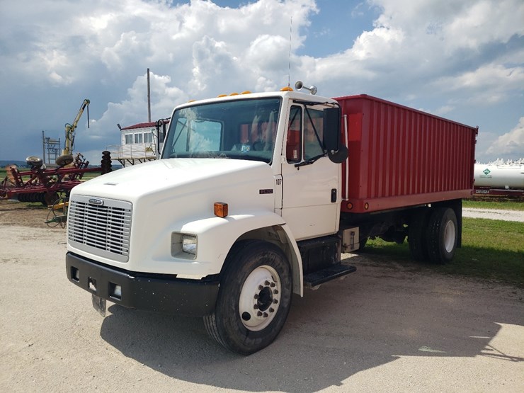 2002-freightliner-fl70-image-2