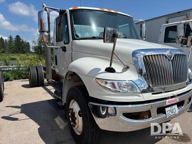 2012-international-durastar-4400-image-5