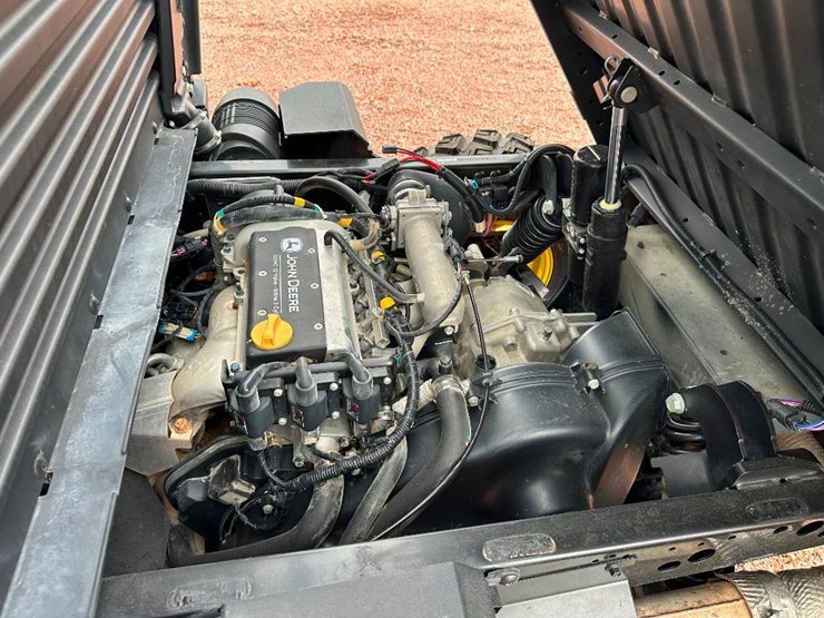 2022-john-deere-gator-image-24