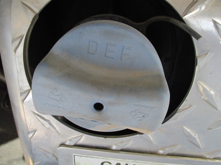 2014-freightliner-114sd-image-26