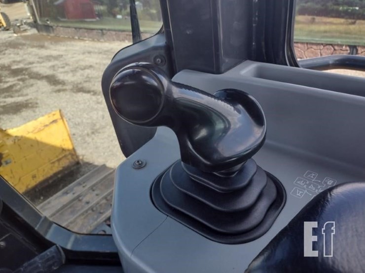 2011-komatsu-d31px-22-image-13
