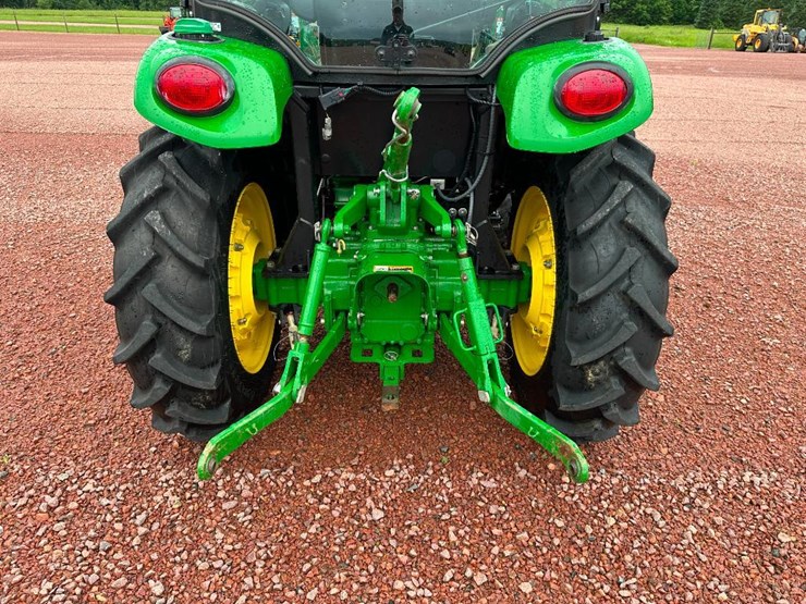 2022-john-deere-3046r-image-30
