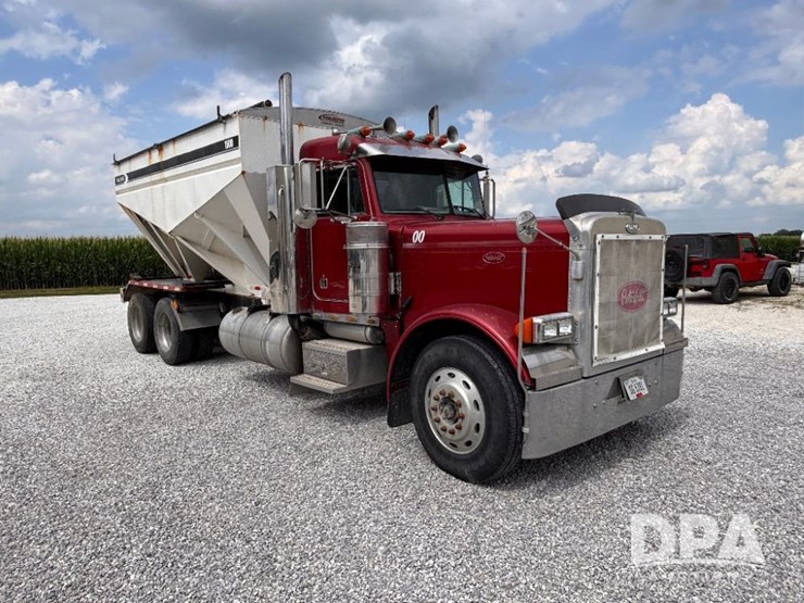 2000-peterbilt-379-image-1