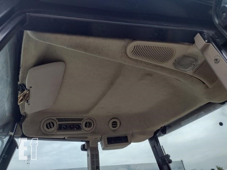 2015-john-deere-6105d-image-16