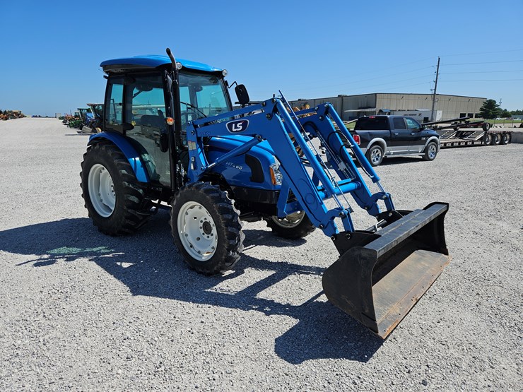 #203000-•-2020-ls-mt468-tractor-image-25