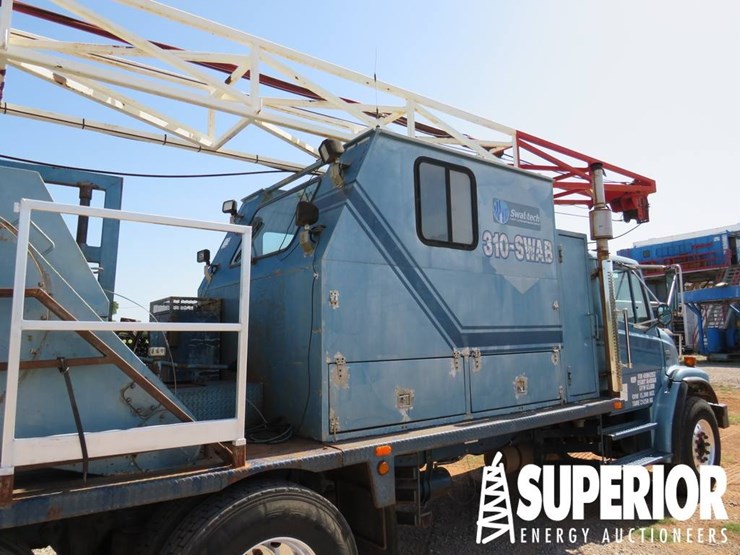2004-freightliner-fl80-image-15