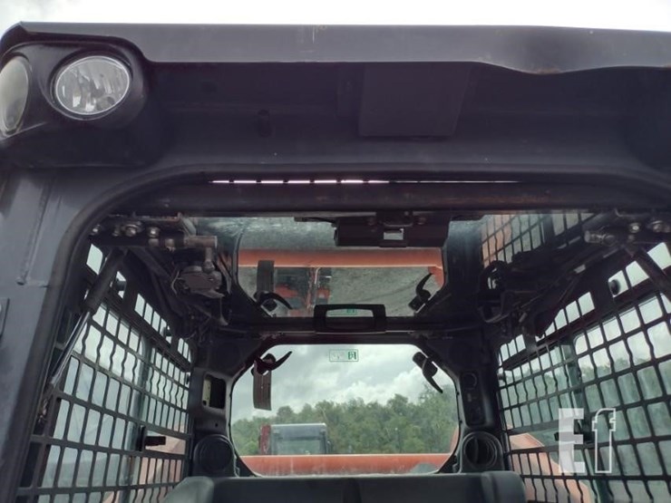 2016-kubota-ssv65-image-12