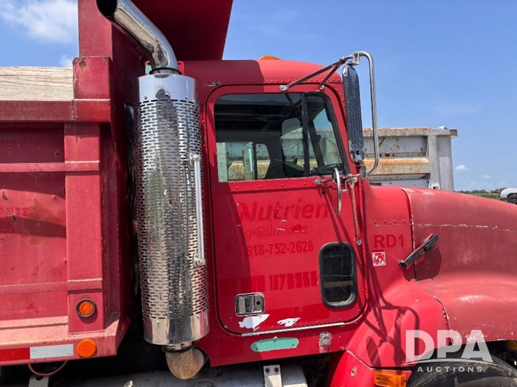 1997-freightliner-fld112-image-41