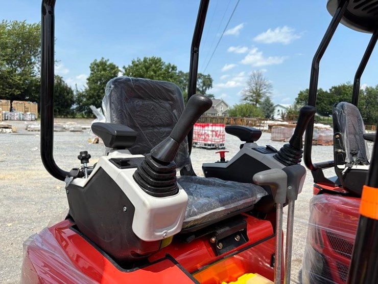 tpm-16-mini-excavator-image-8