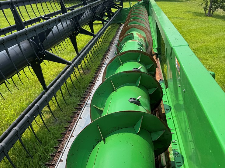 2019-john-deere-635f-image-13