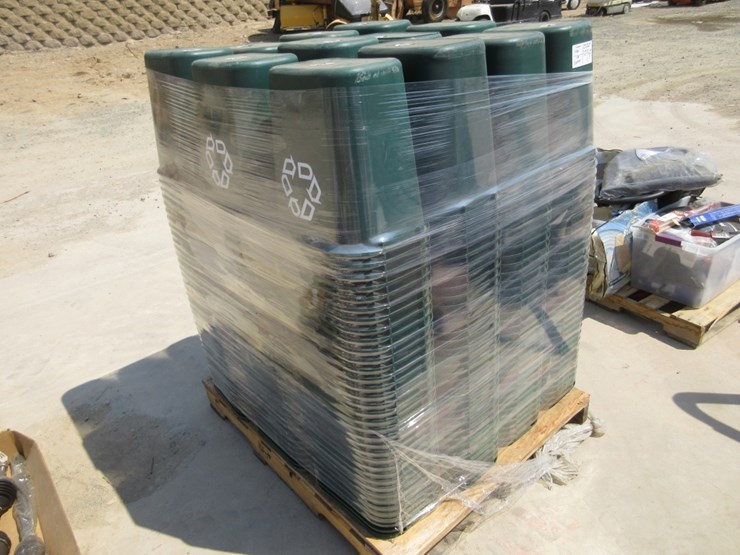 lot-of-rubbermaid-plastic-compostable-trash-bins,-image-2