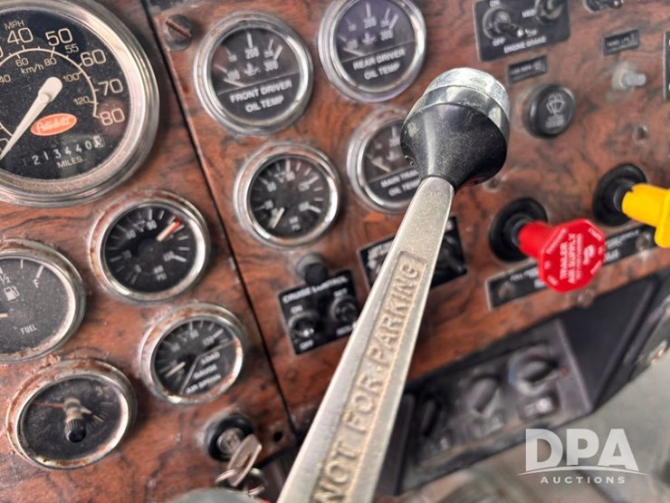 2000-peterbilt-379-image-88