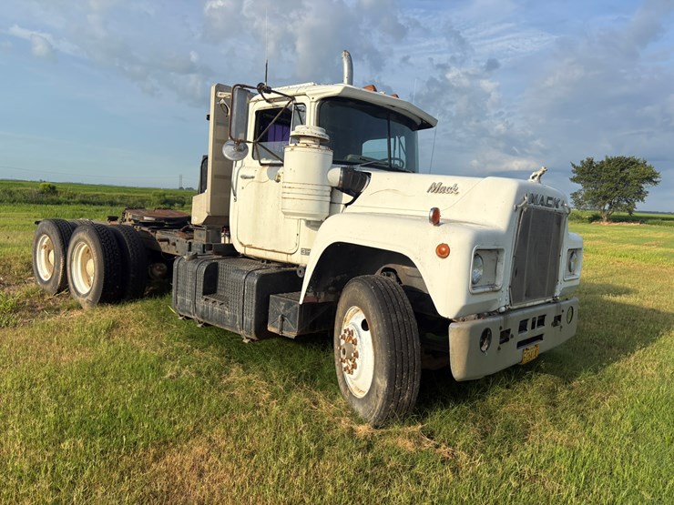 1982-mack-r686-image-3