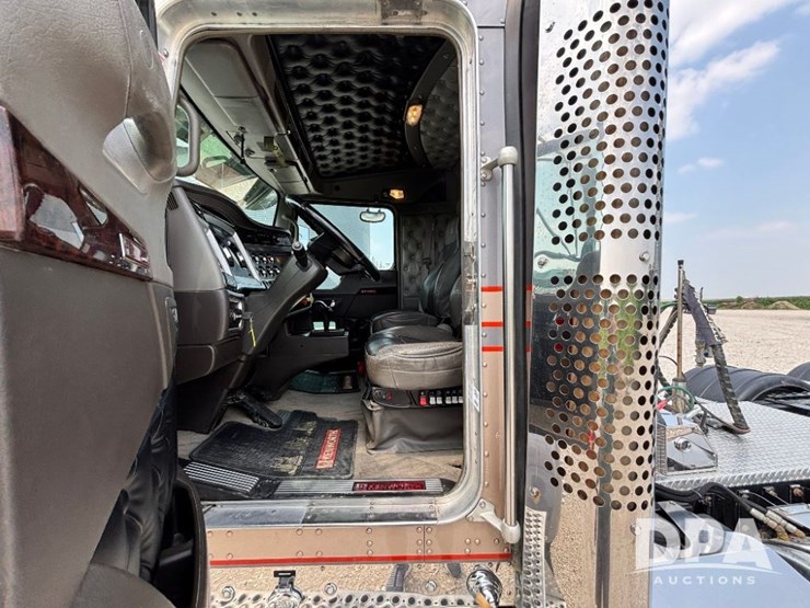 2014-kenworth-w900-image-88
