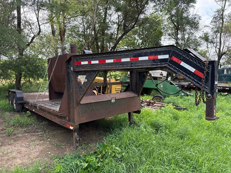 2007-pj-78-1/2”-x-25-1/2ft-gooseneck-flatbed-trailer-image-1