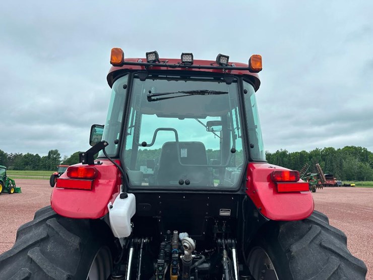 2015-case-ih-farmall-125a-image-19