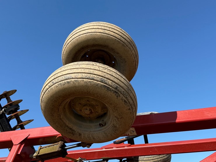 2014-case-ih-340-image-22