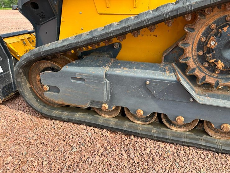 2023-deere-317g-image-11
