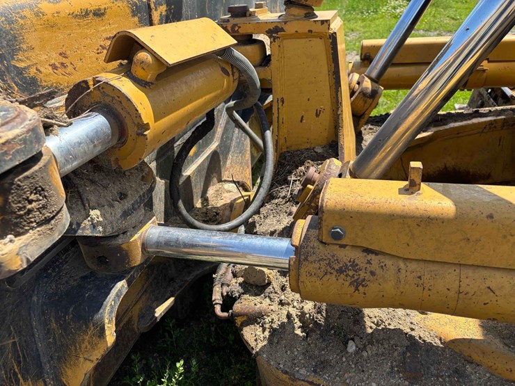 caterpillar-d6t-image-14