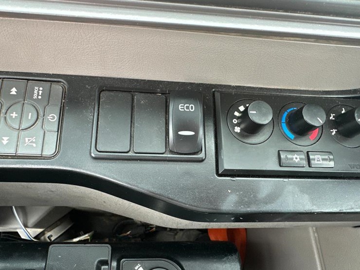 2020-volvo-ecr88d-image-63