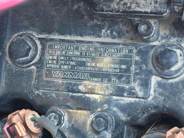 mustang-1900-skid-steer-image-11
