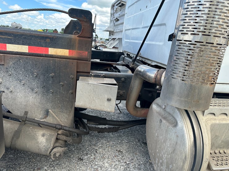 1999-mack-rd688s-image-46