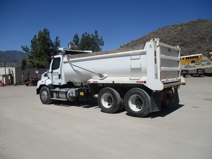 2014-freightliner-114sd-image-4