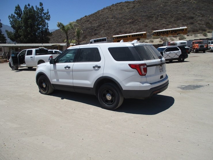 2016-ford-explorer-image-4