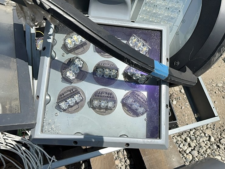 lot#-107-led-lights-and-electrical-boxes-image-3