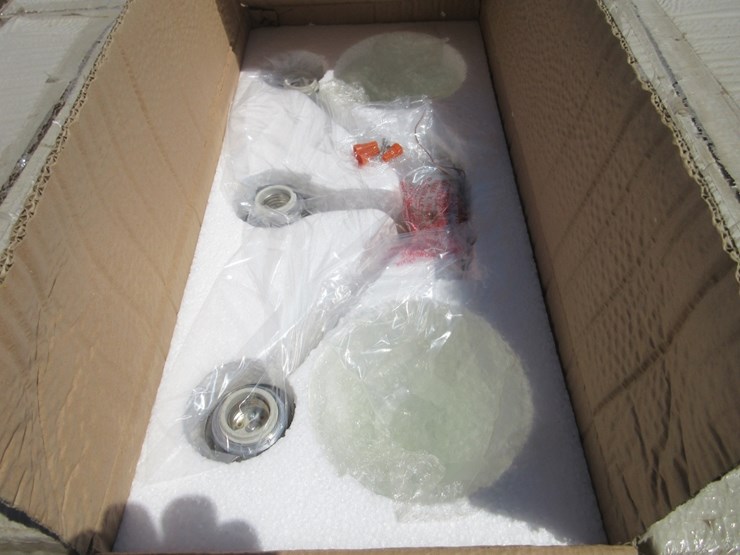 lot-of-season-3-light-vanity-fixtures,-image-5