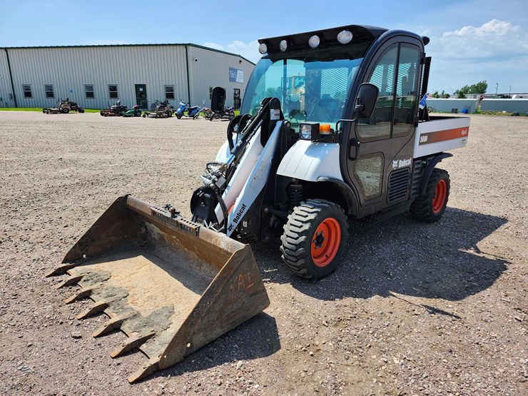2016-bobcat-toolcat-5600-image-1