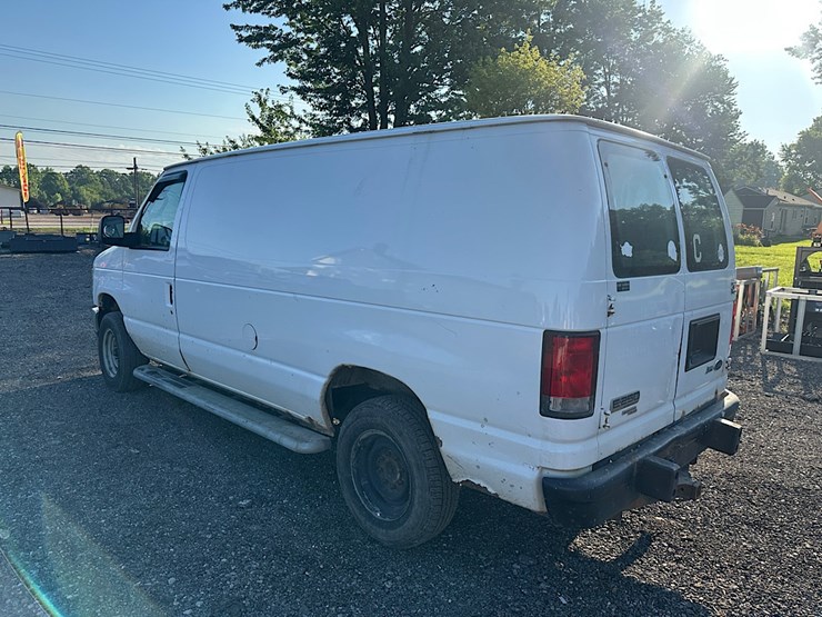 2013-ford-e250-image-7