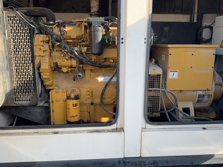 #2093-•-2005-123-30kw-towable-generator-image-12