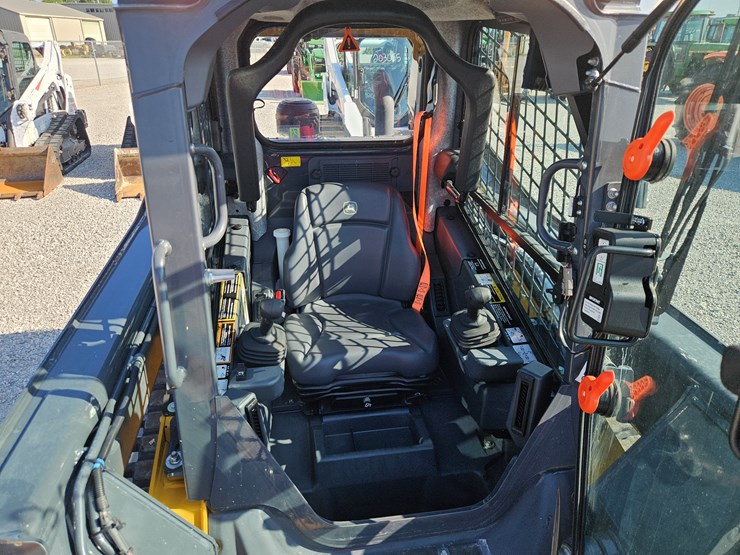 2022-deere-325g-image-7